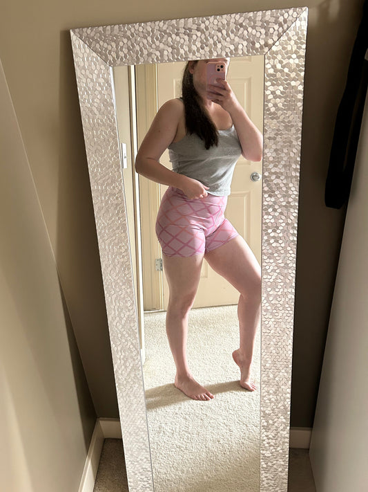 Caged lipstick Yoga Shorts