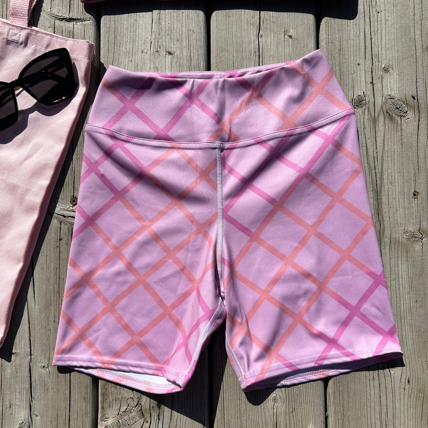 Caged lipstick Yoga Shorts