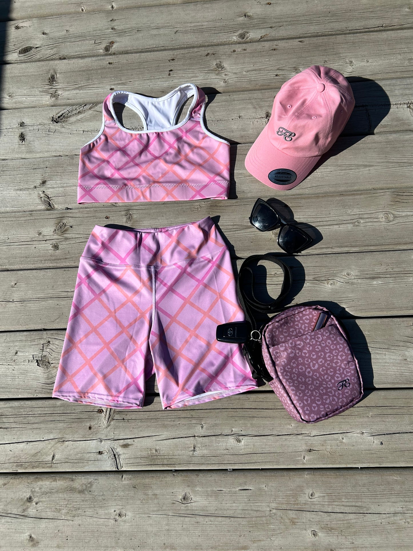 Caged lipstick Yoga Shorts