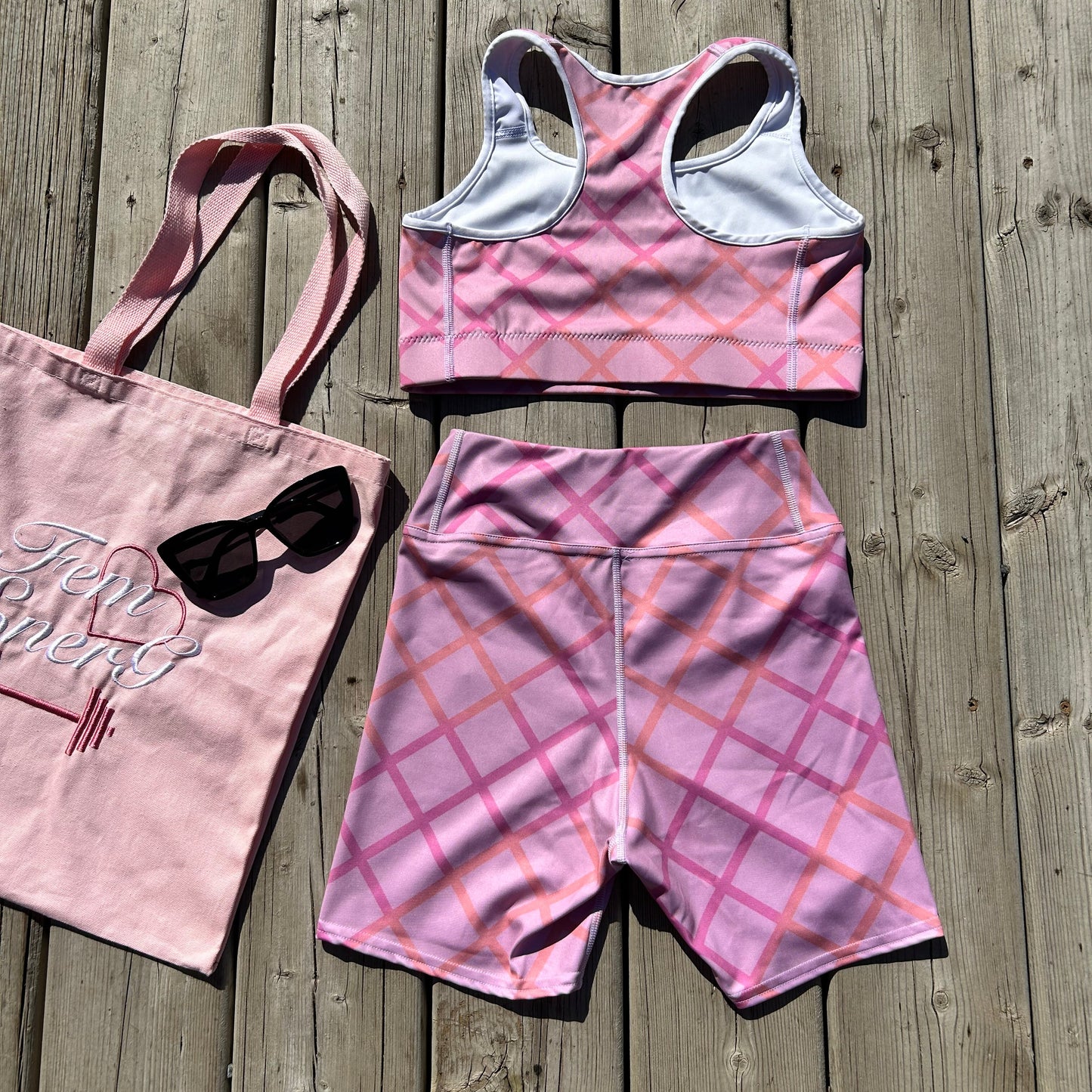 Caged lipstick Yoga Shorts