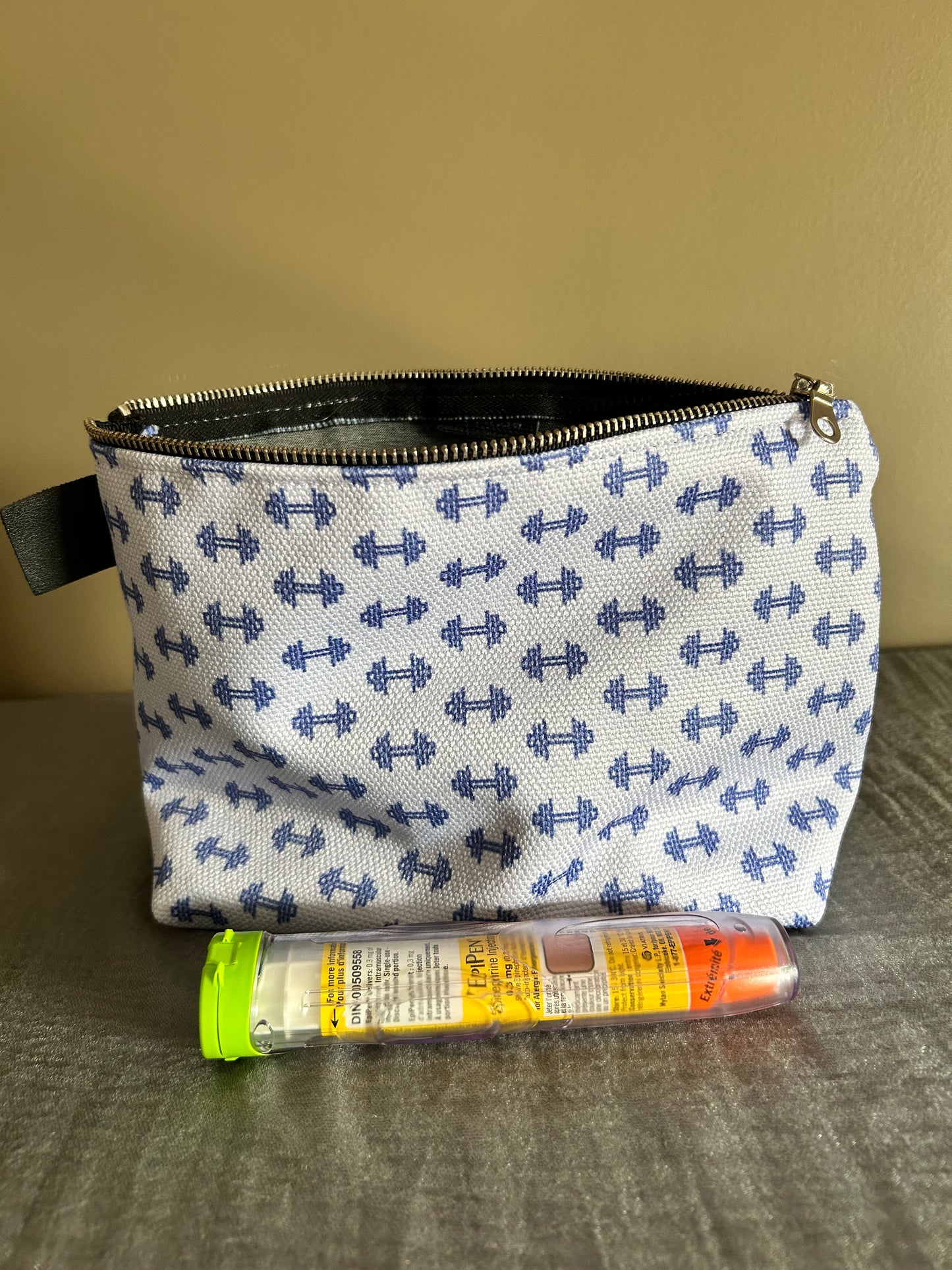 Dumbbell blue- makeup bag