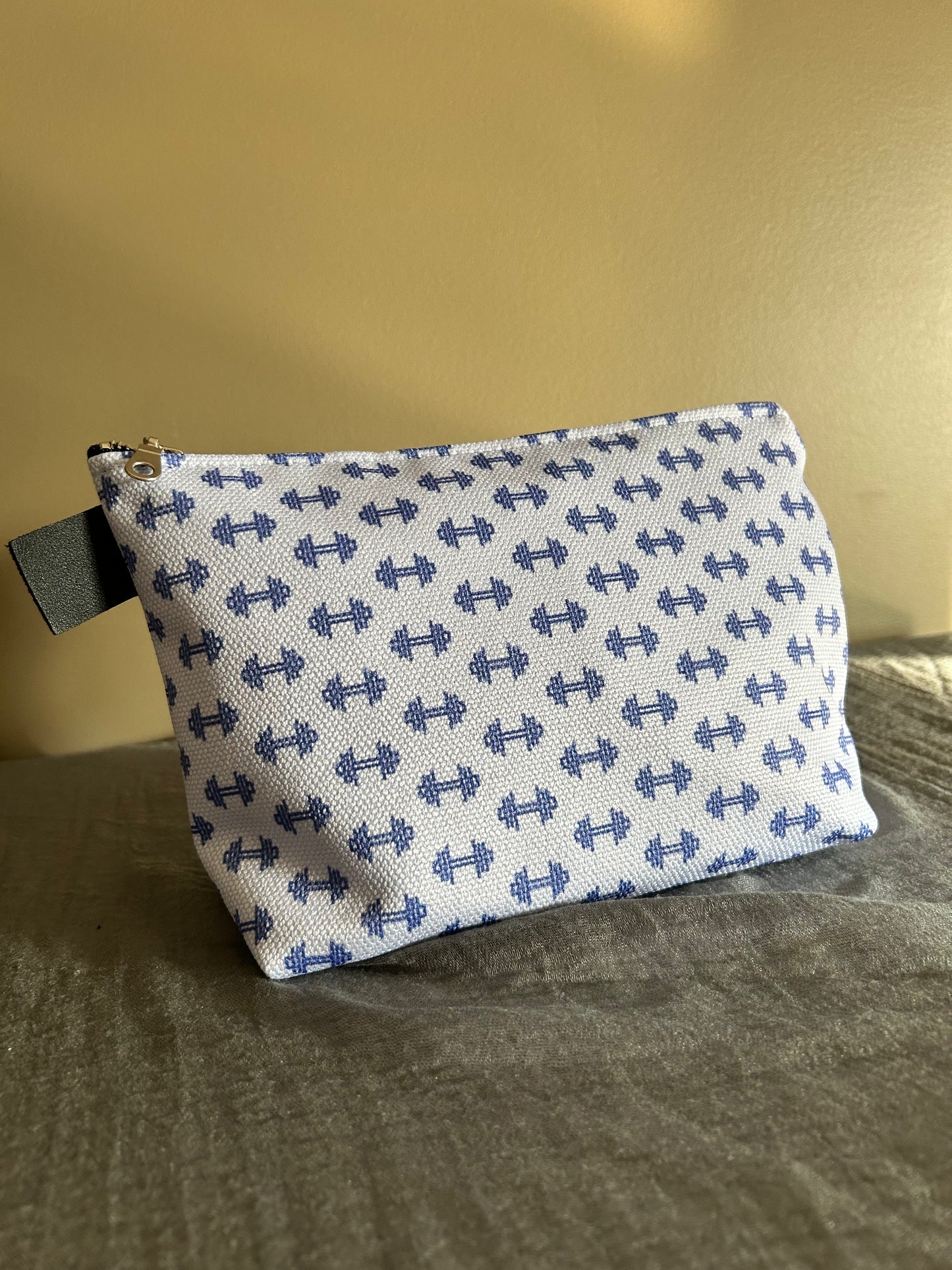 Dumbbell blue- makeup bag