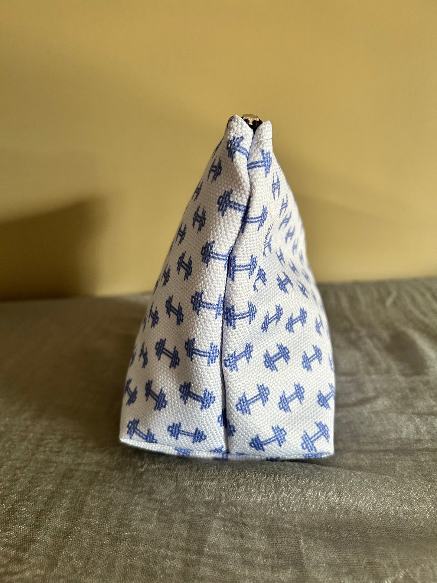 Dumbbell blue- makeup bag