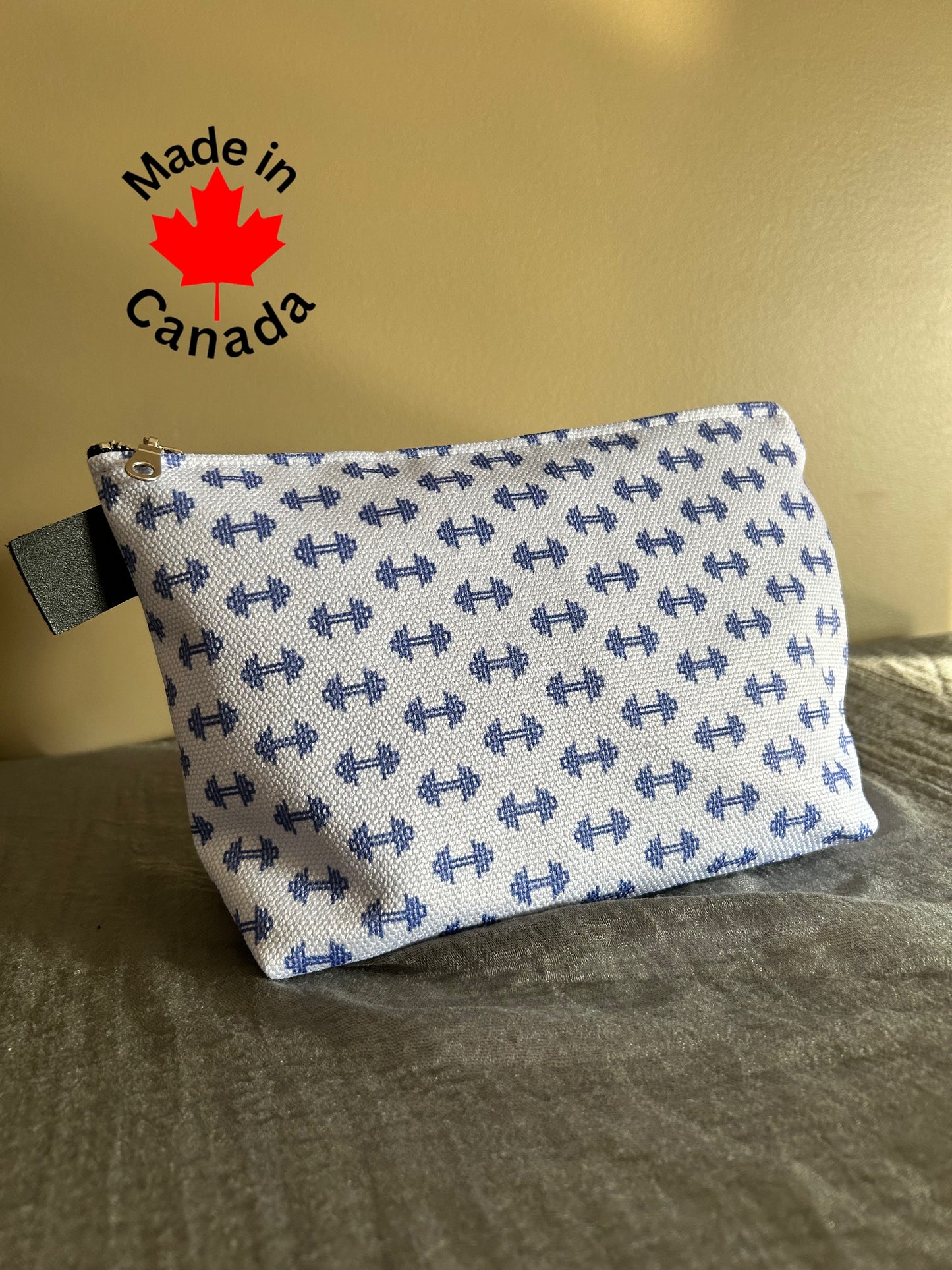 Dumbbell blue- makeup bag